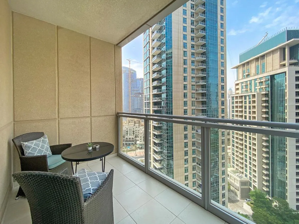 The Most Amazing 2Br, Near Burj Park With A Gym & Pool Dubai Apartment